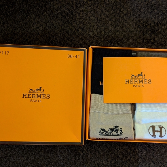 Hermes Black and Cream Socks Set - Picture 2 of 4